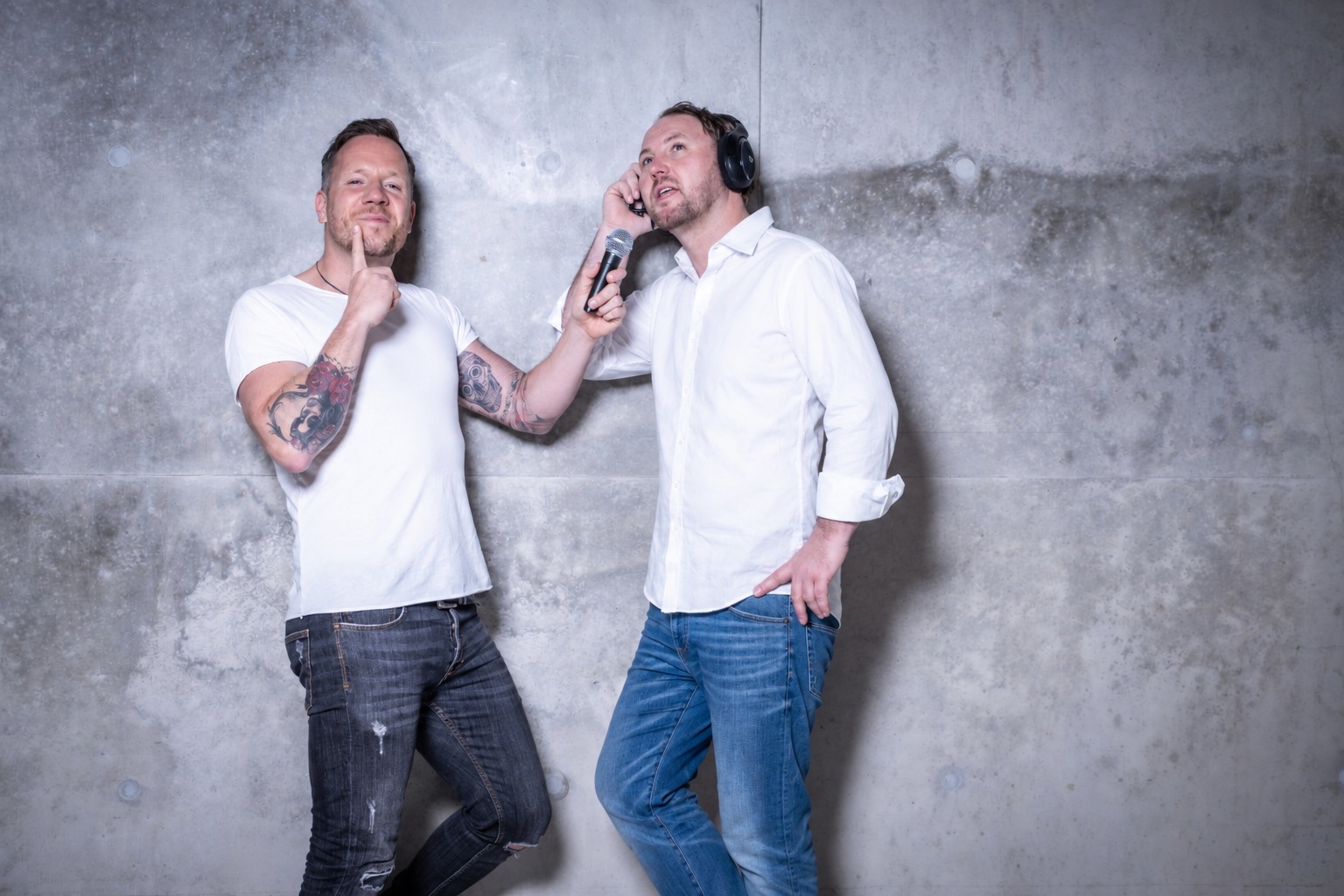 Olaf und Roland mit Mikrofon und Kopfhörern